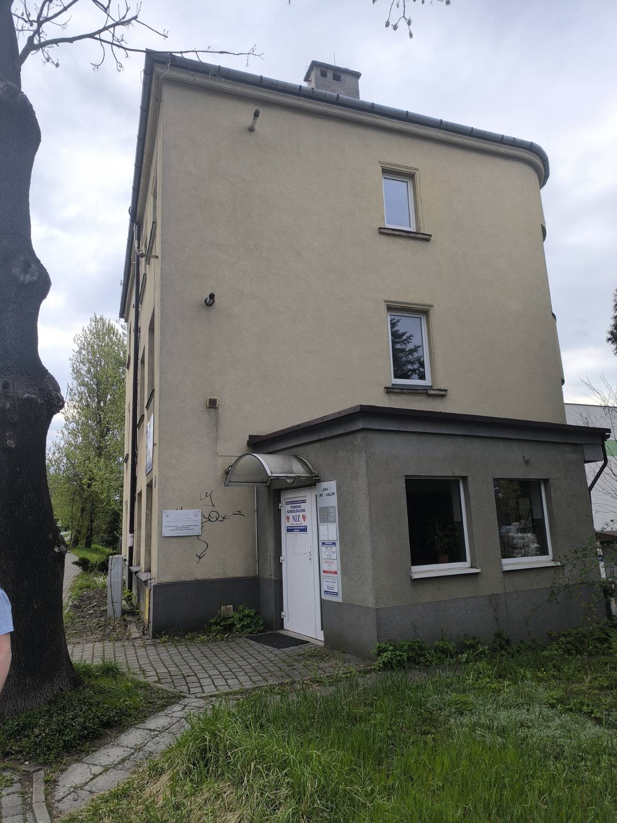 Budynek przychodni od zewnątrz